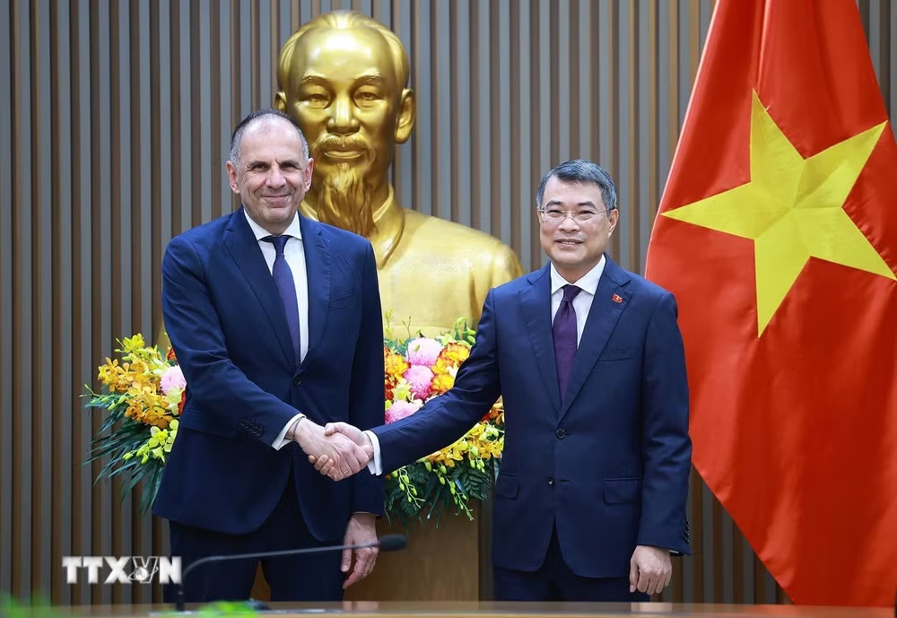 Thủ tướng Chính phủ Lê Minh Hưng tiếp Bộ trưởng Ngoại giao Cộng hòa Hy Lạp George Gerapetritis